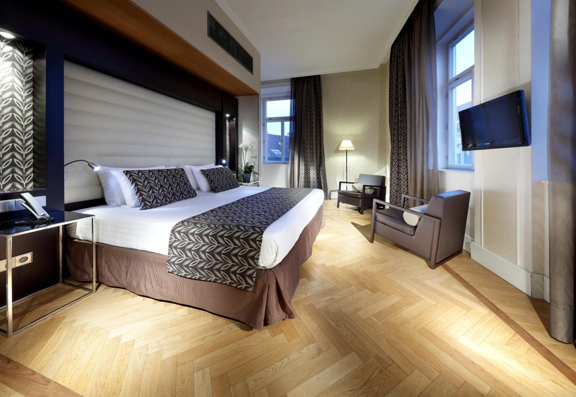 Doppel- oder Zweibettzimmer
